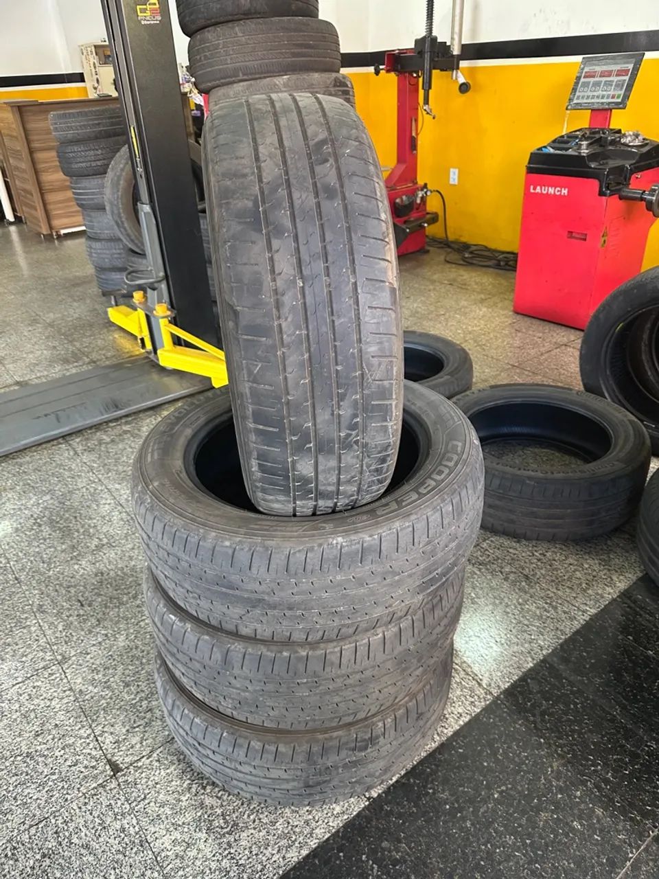 Jogo de Pneu semi novo 235/55 R18  - Foto 3