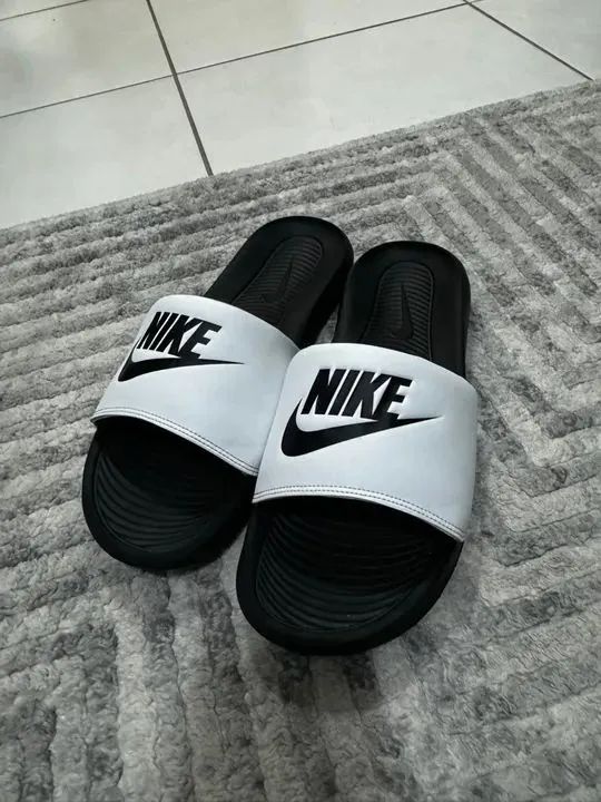 Chinelo Nike Victori 44 - Foto 2