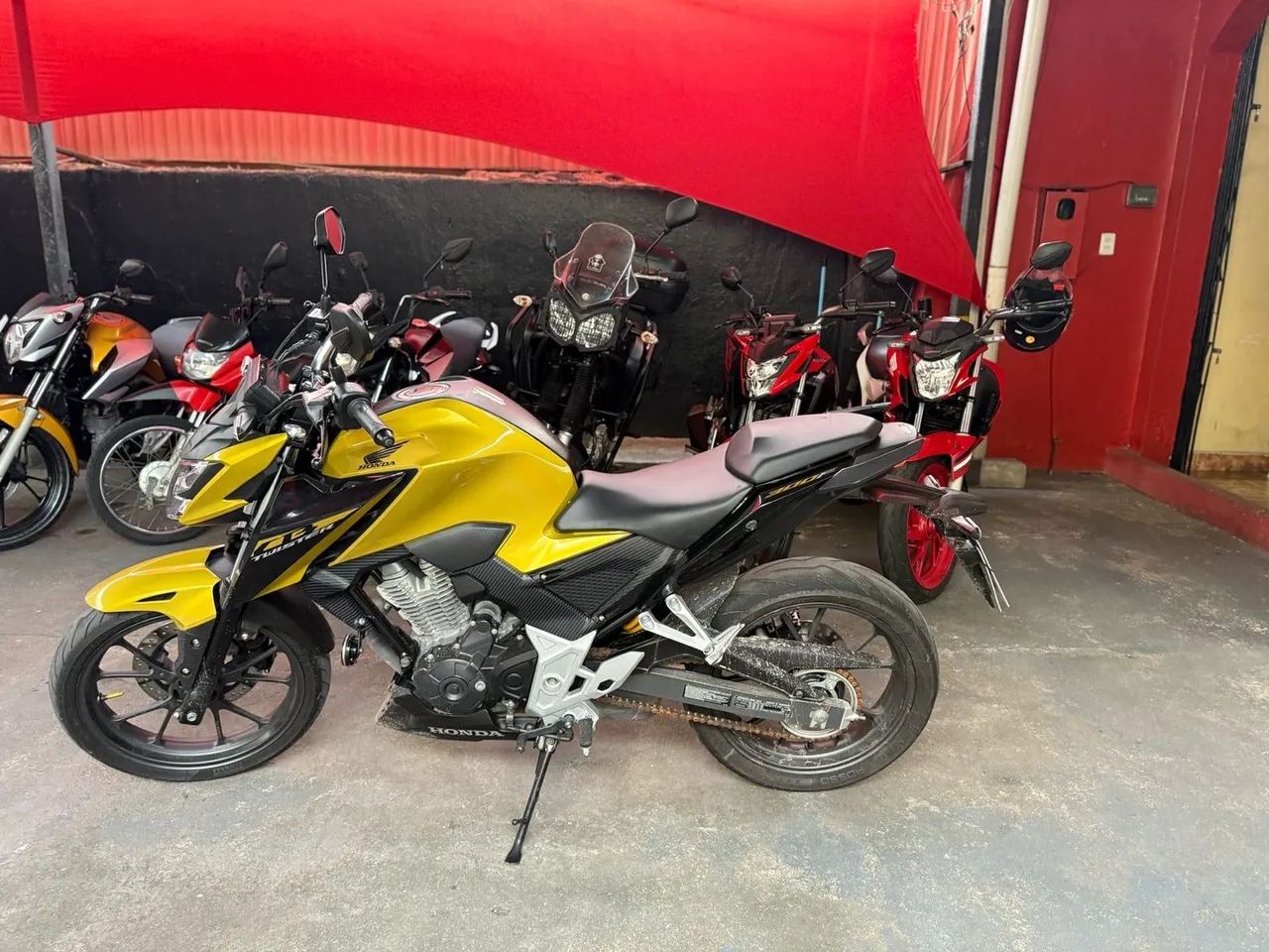Honda Cb300f 2023 2.000km 1 mil entrada Aércio veículos  - Foto 3