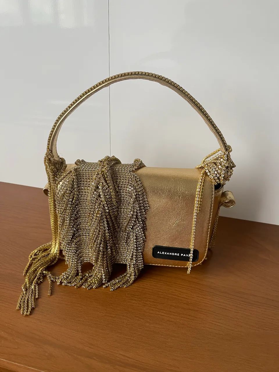 Bolsa crystal bag dourada Alexandre pavão 