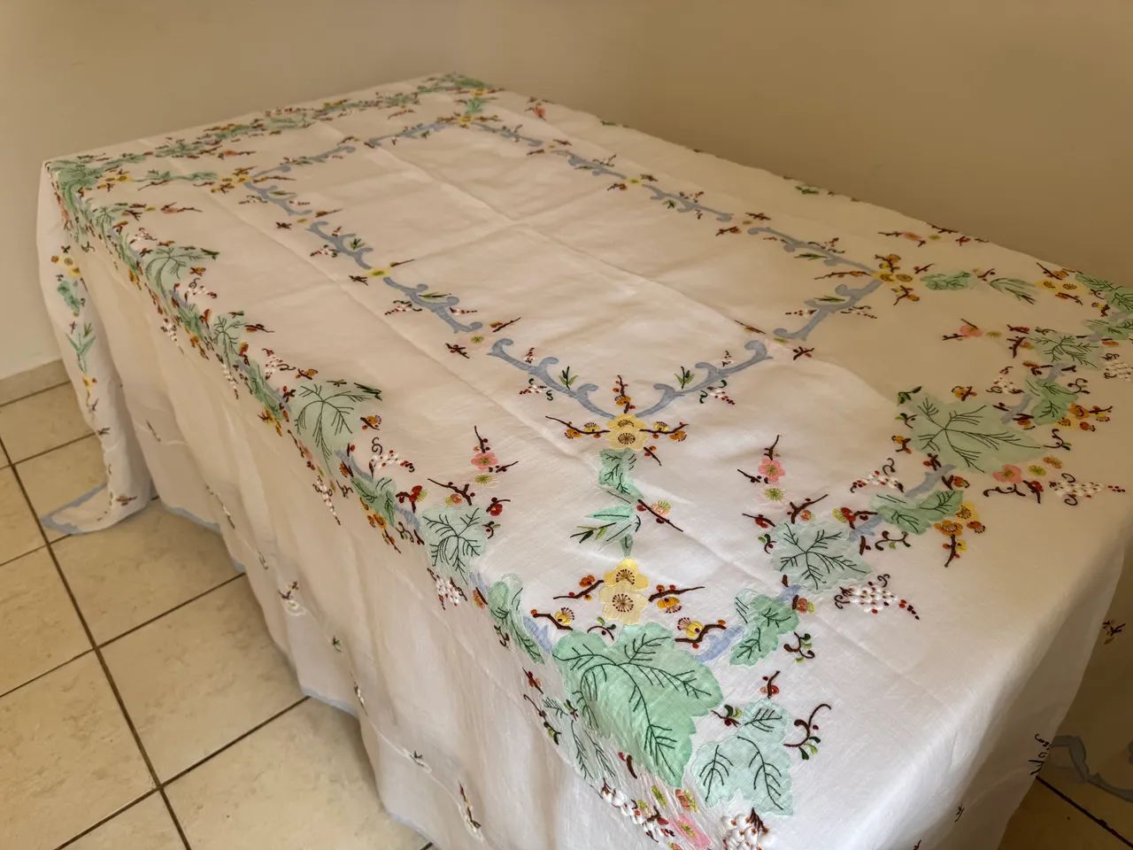 Toalha de mesa em linho bordada à mão + 8 guardanapos - Foto 2