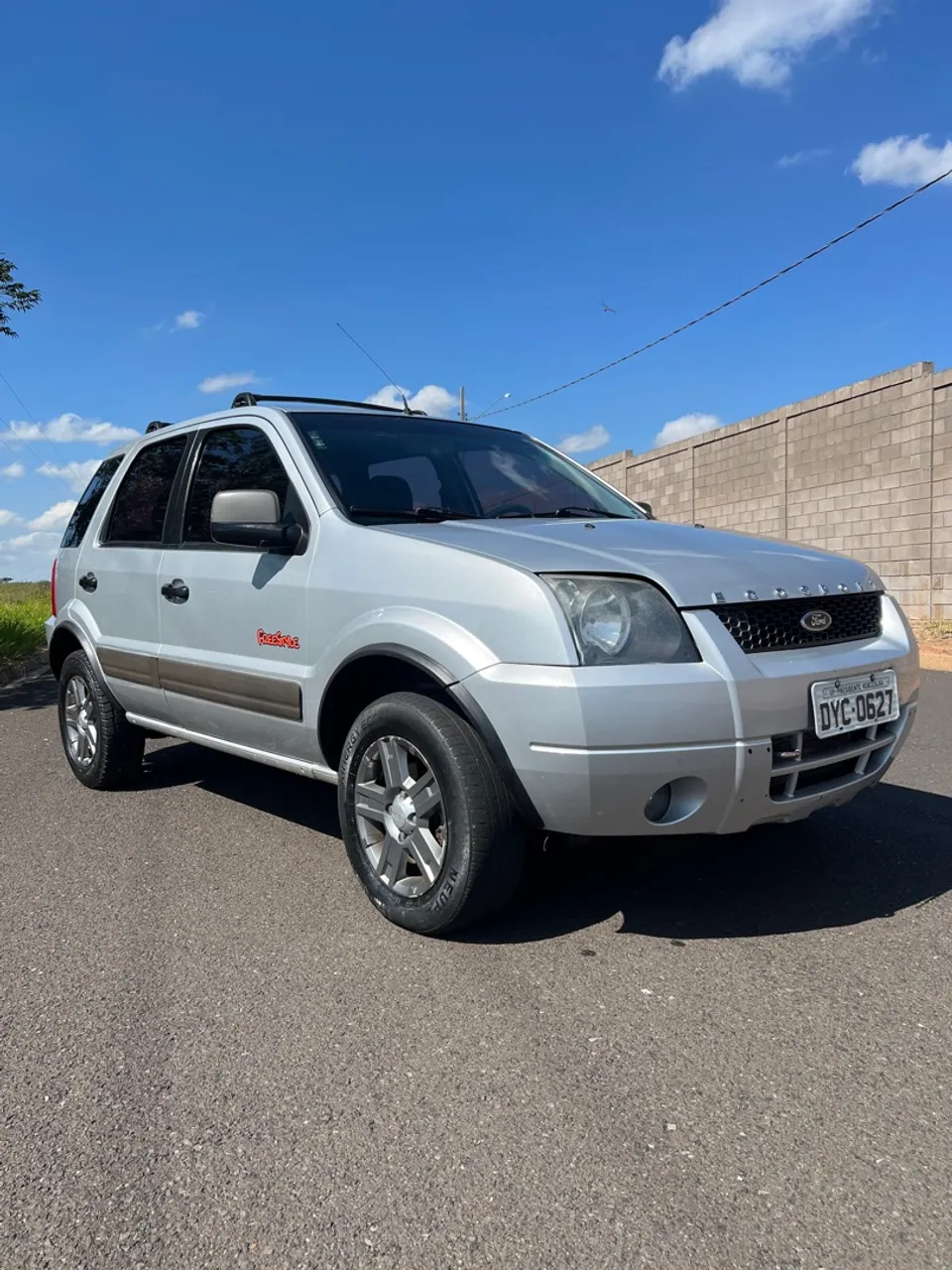 Carro todo selado com selos originais carro para pessoas exigentes.