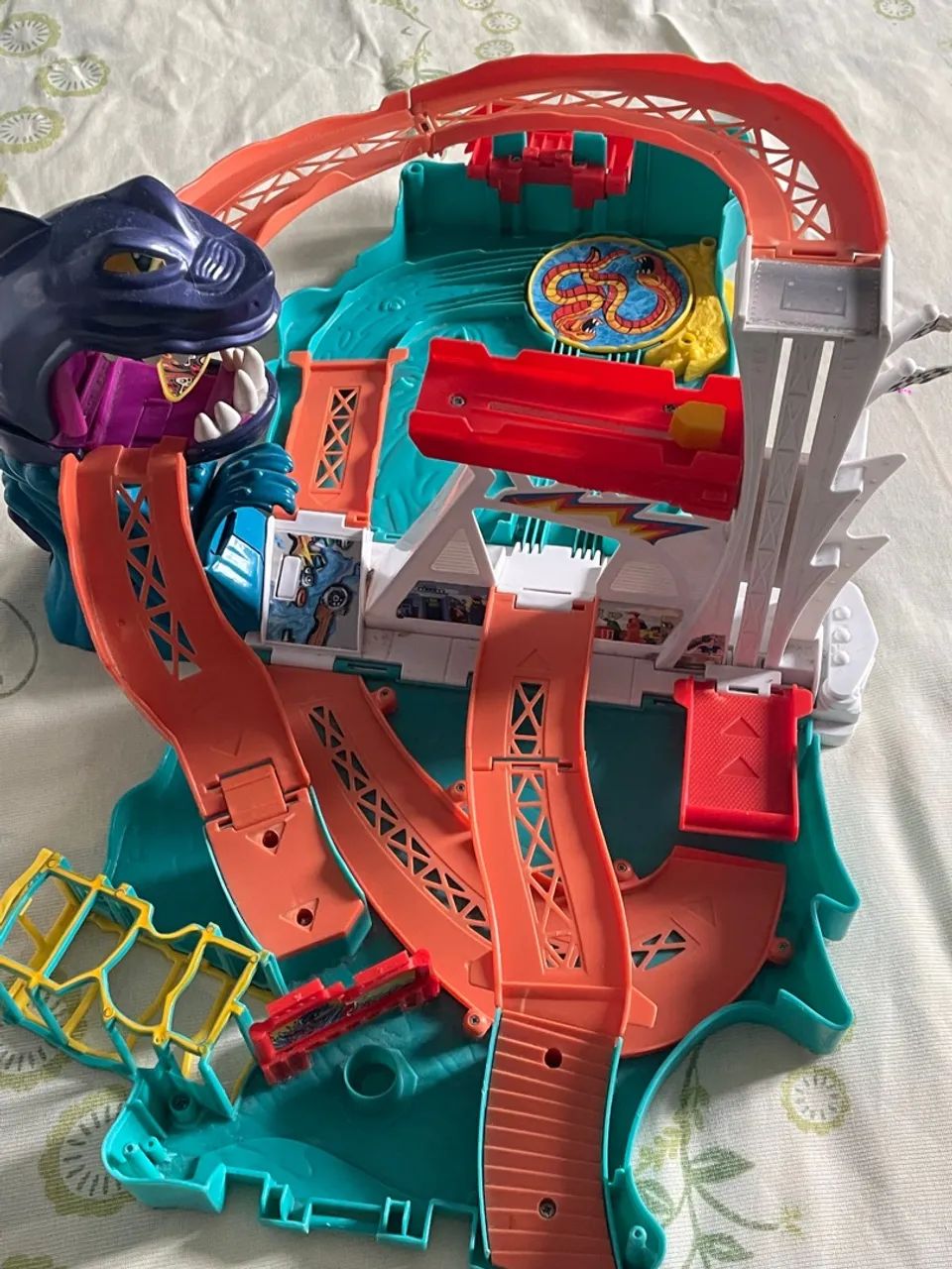 Playset Hot Wheels com Rampa e Shark Attack - Foto 3