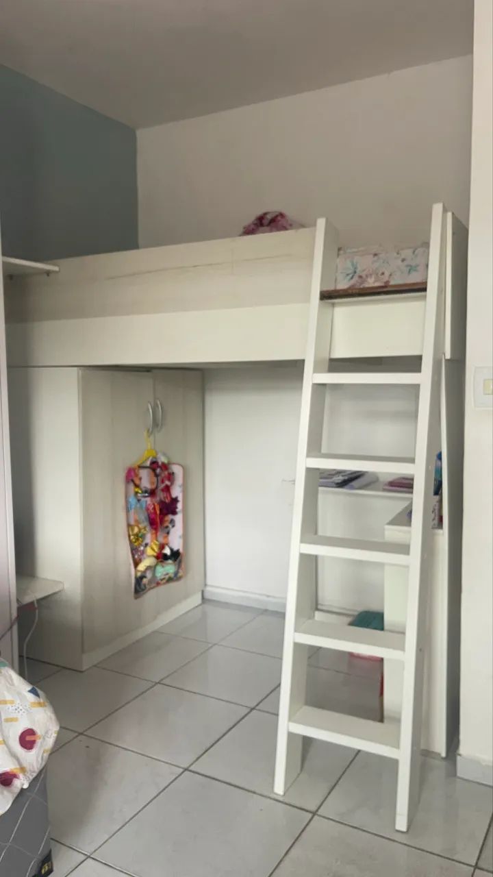 Cama Alta Funcional com Guarda-Roupa e Escrivaninha. Completa e Moderna!