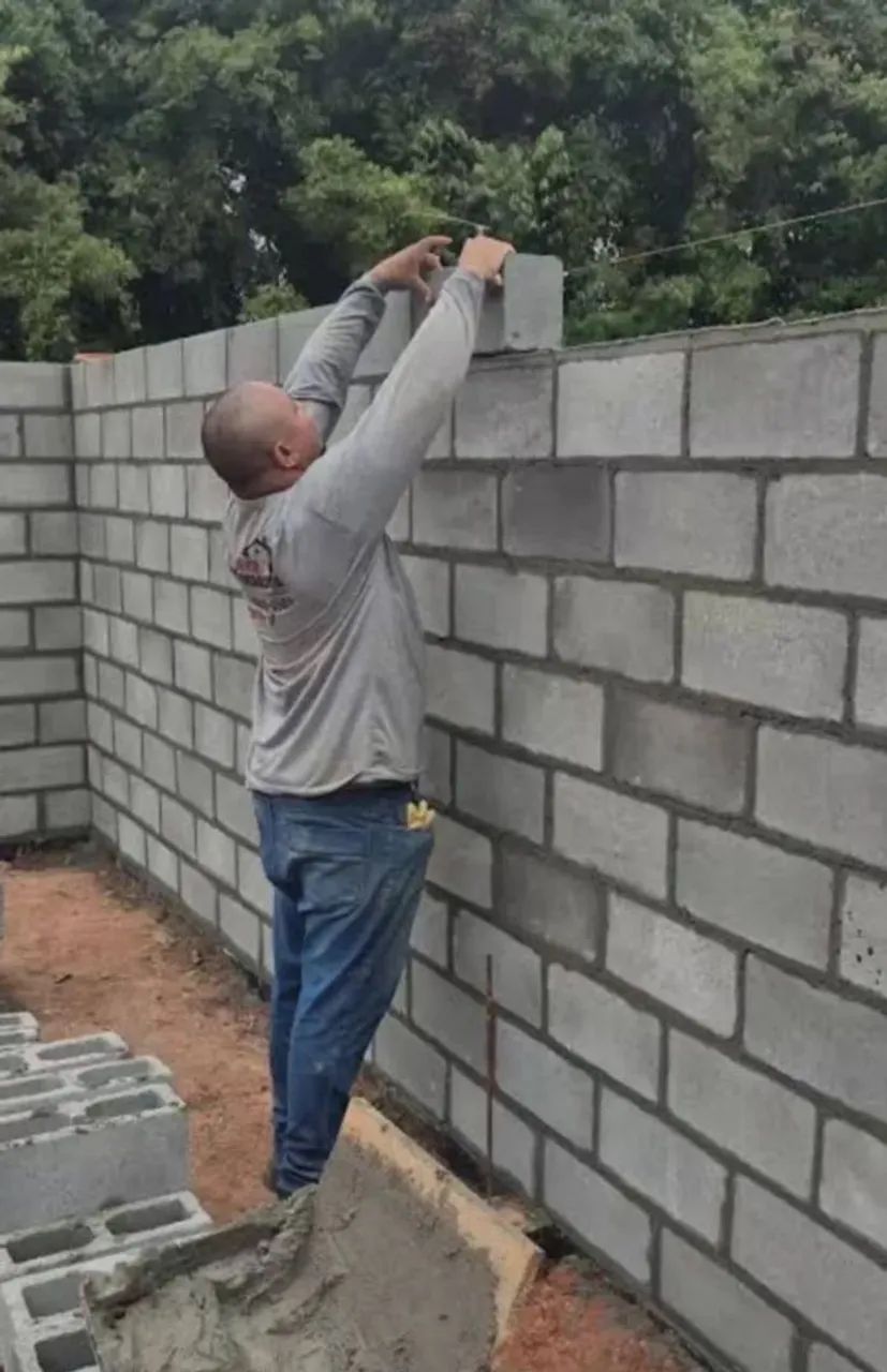 Empreiteiro  de mão de obra 