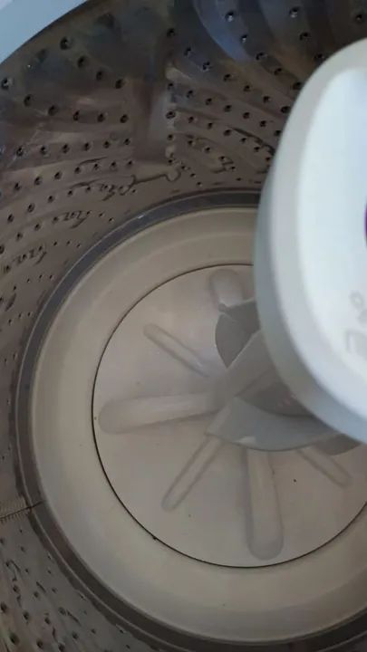 Máquina de Lavar Roupa - Usada em Ótimo Estado