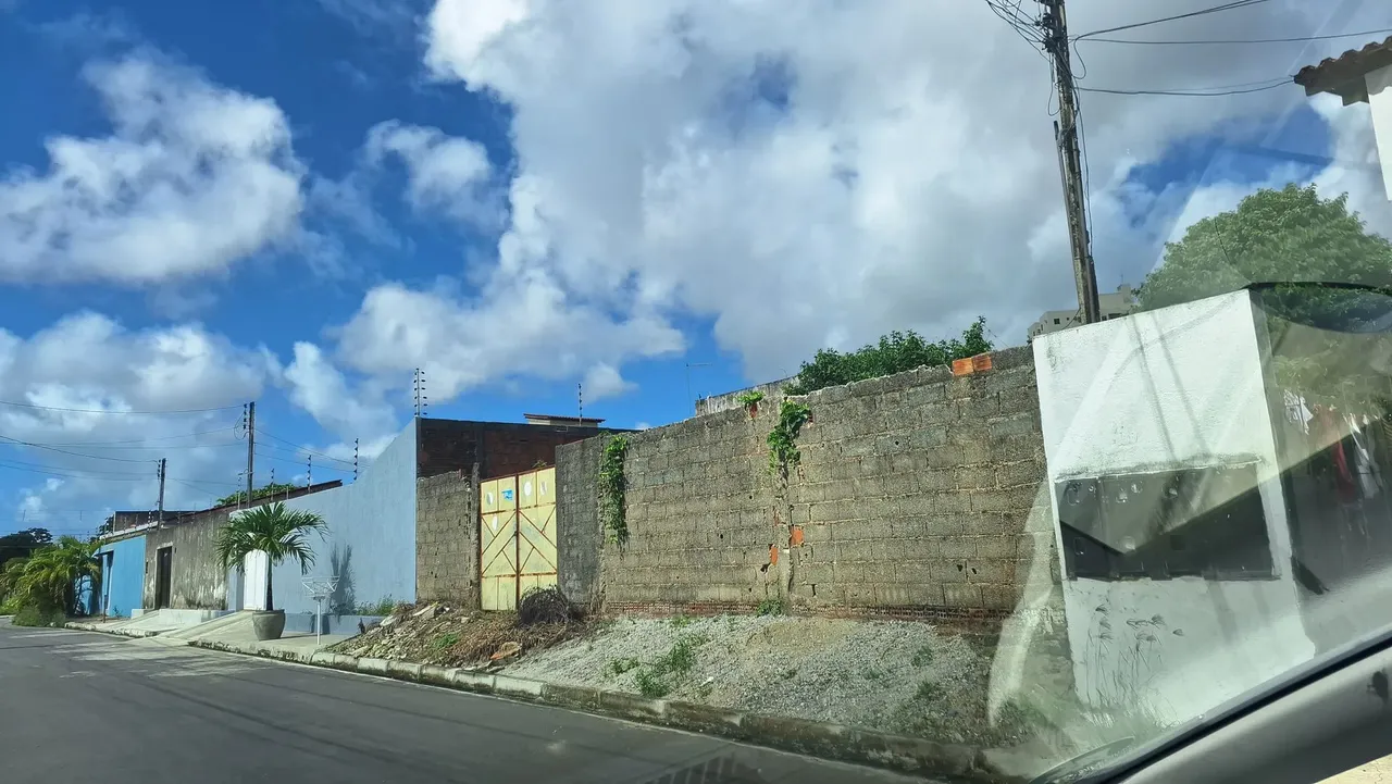 Imóvel para venda possui 360 metros quadrados em Antares - Maceió - AL