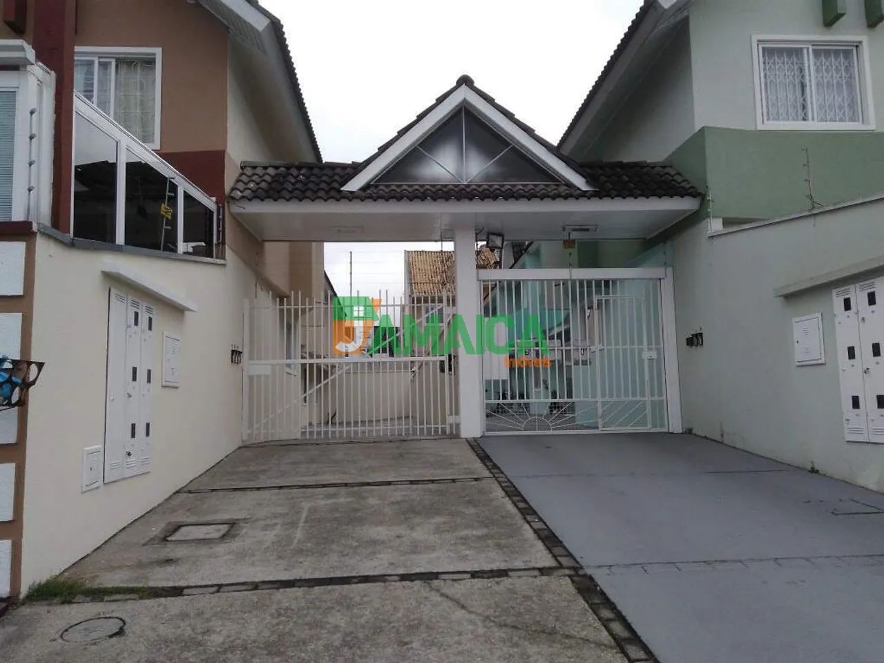 Sobrado à venda no Jardim das Américas com 03 quartos - Residencial Florença - 5214