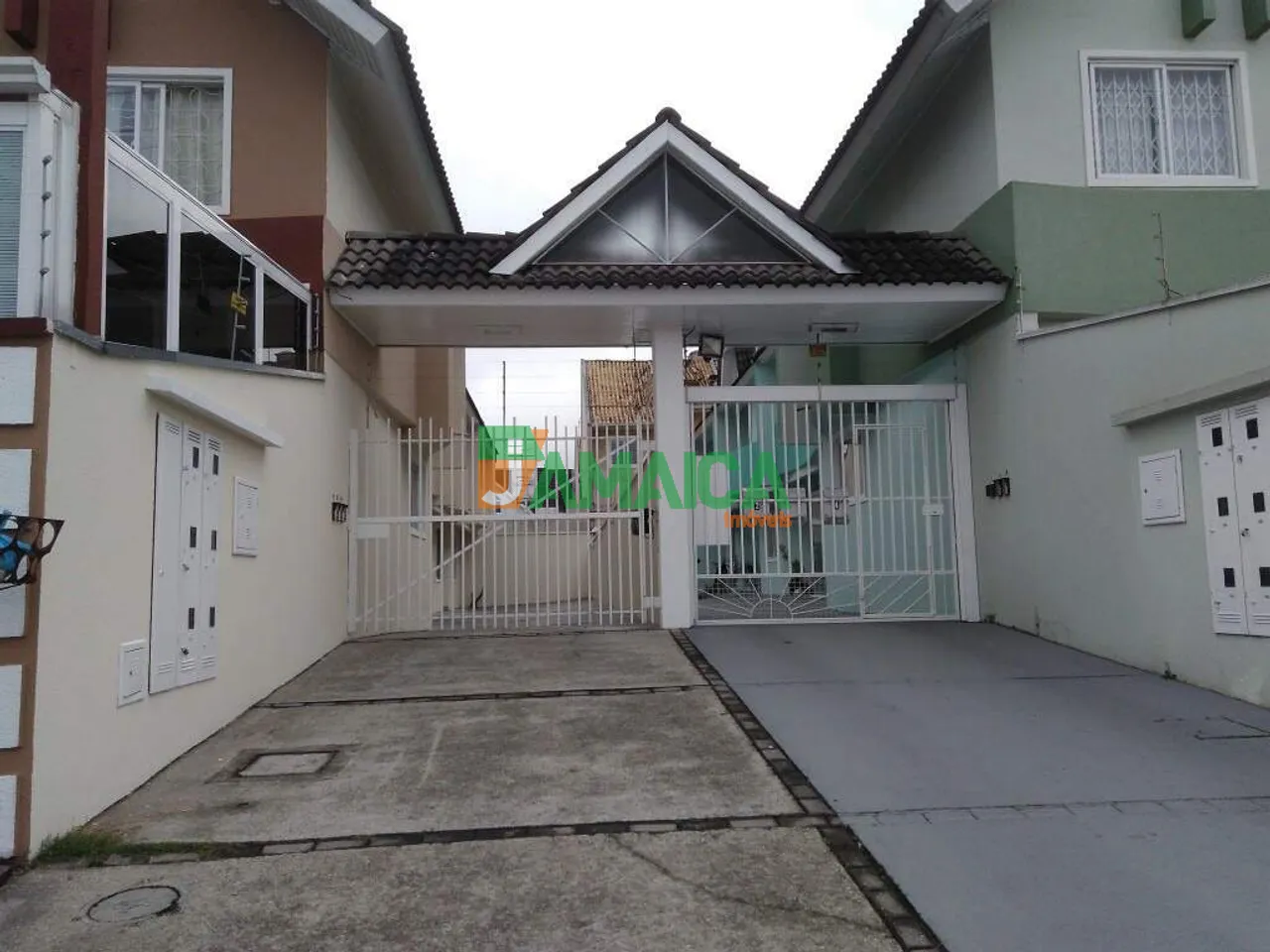 Sobrado à venda no Jardim das Américas com 03 quartos - Residencial Florença - 5214