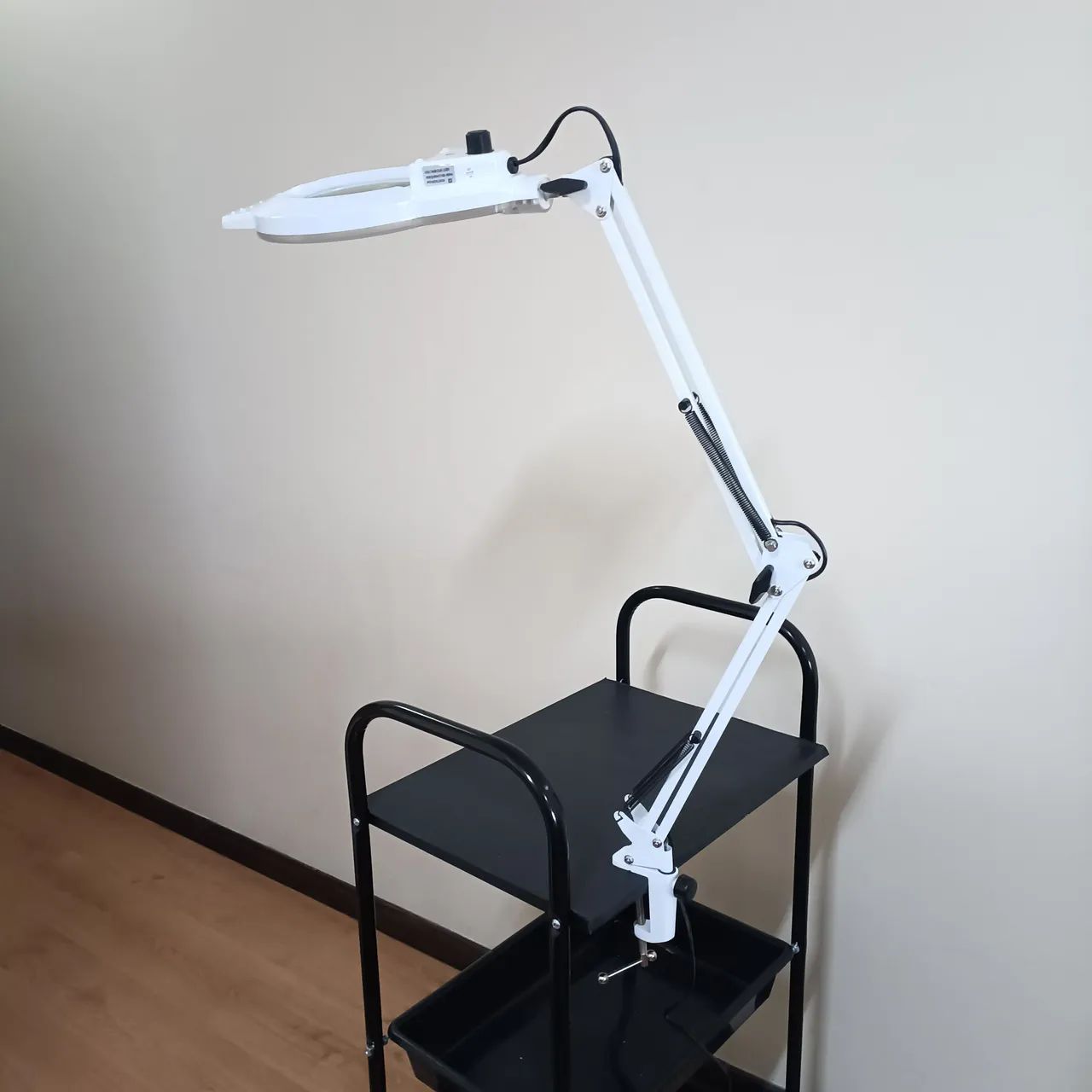 Lâmpada com Lupa de Bancada