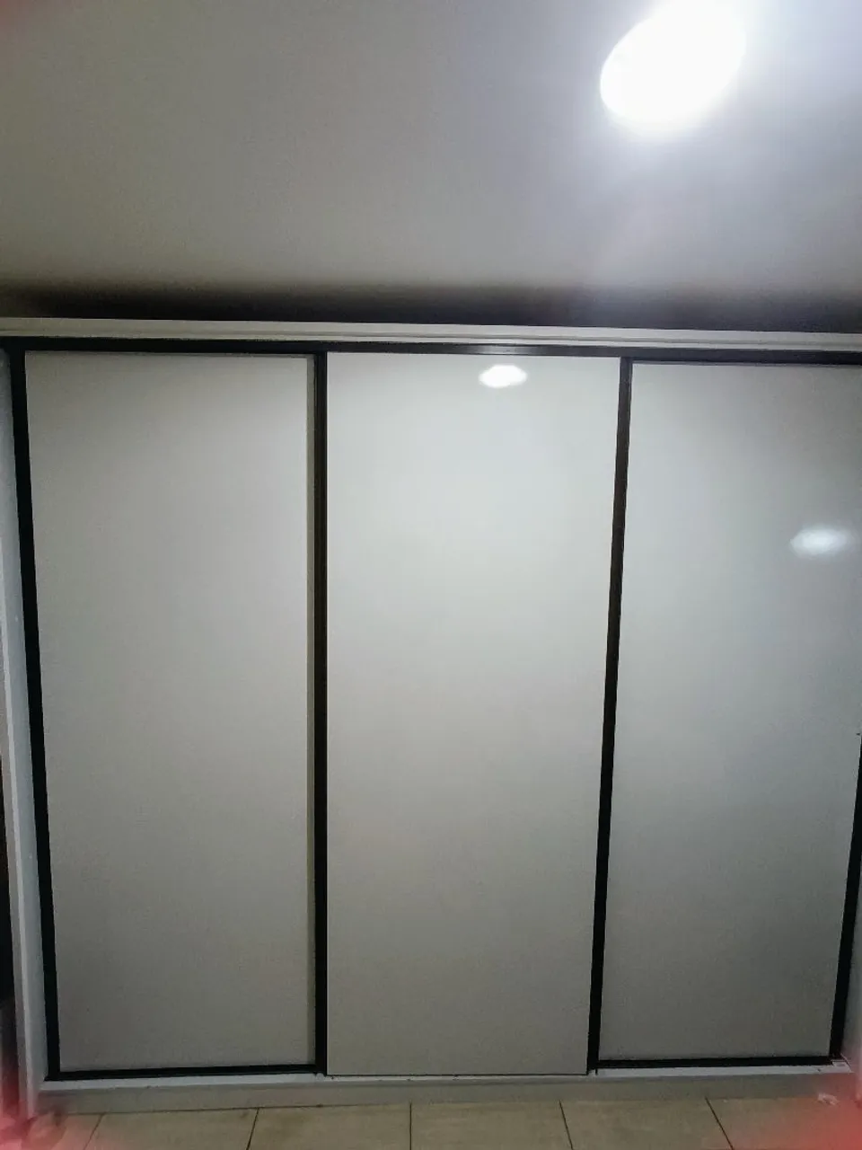 Guarda-Roupa com Portas de Correr
