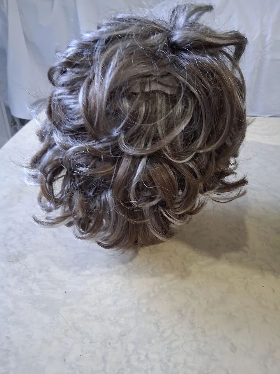 Peruca  de mechas  com fios grisalhos - Foto 2