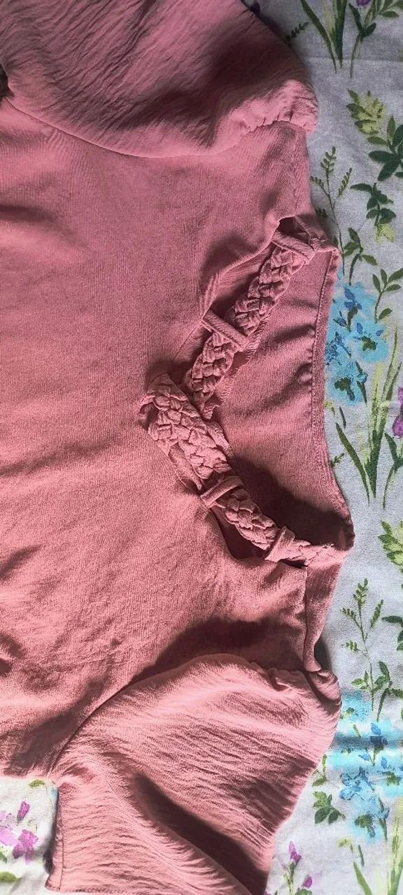 Vendo 3 Blusas novas da Shein. - Foto 2