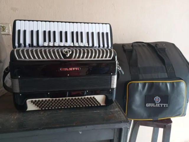 Acordeon Italiano Giuliete 4ª/5ª de voz .c/ captação Harmônik