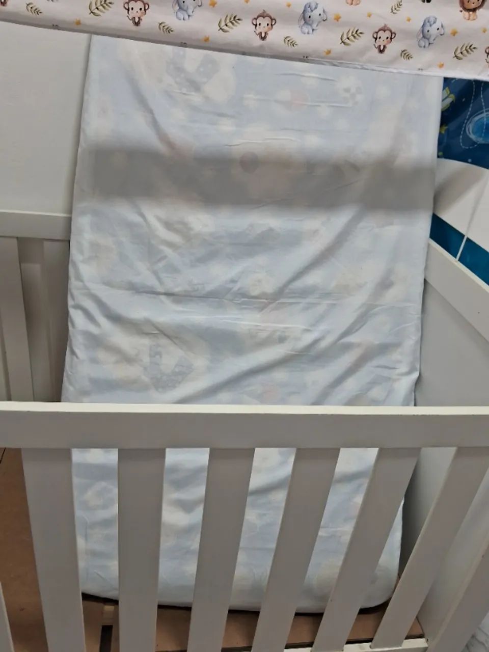 Vendo berço que vira cama mais colchão 