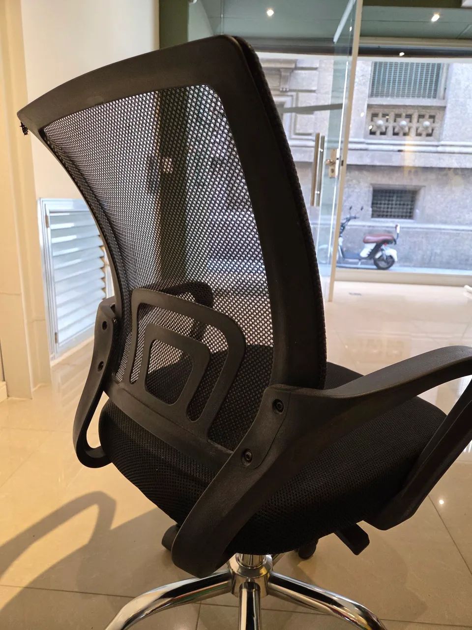 Cadeira de escritório Giratória perfeito estado - Foto 6
