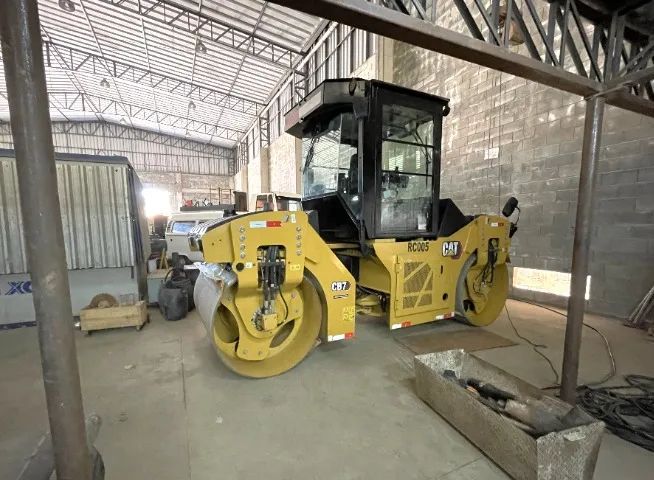 2023 Caterpillar CB7