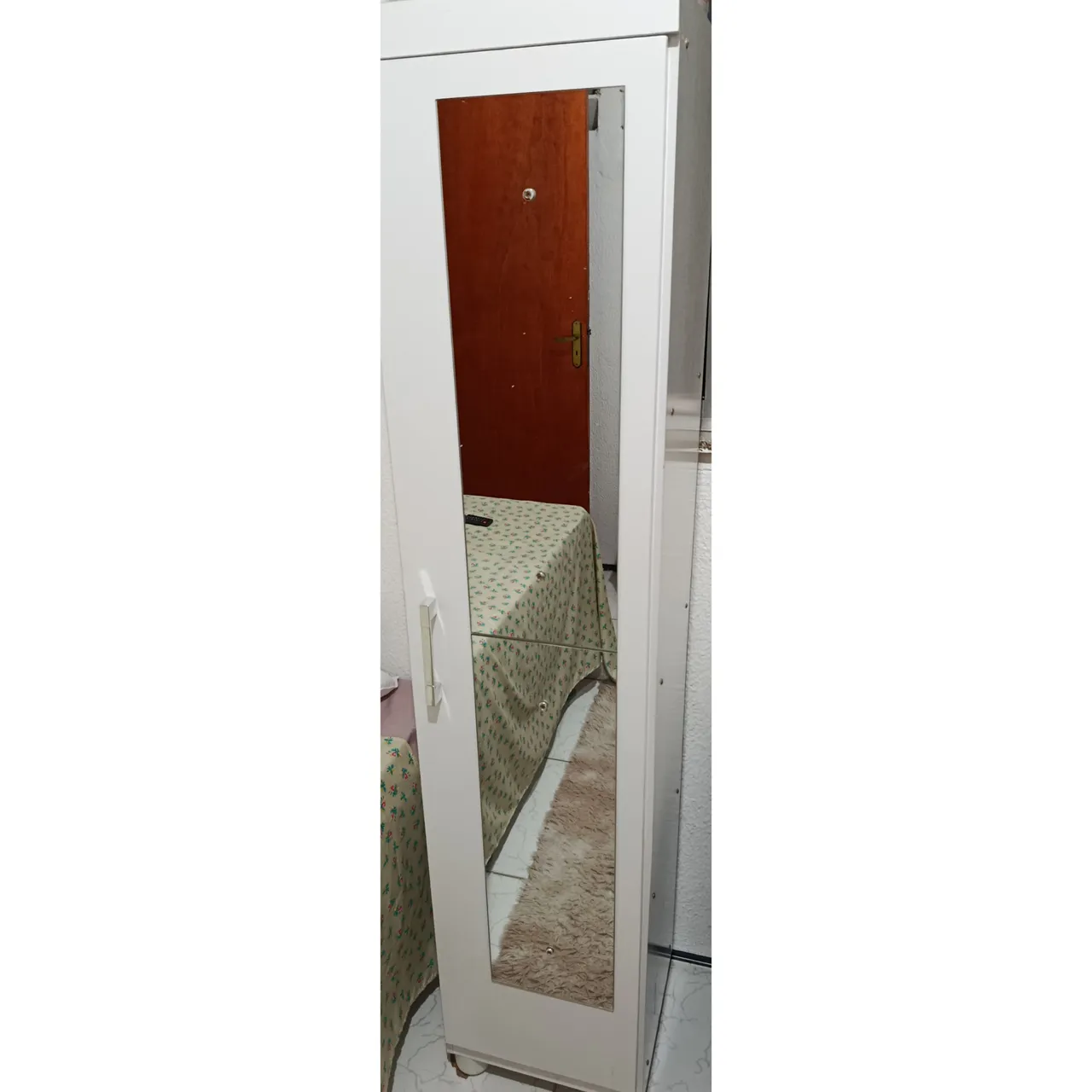Guarda-Roupa com Espelho - Moderno e Funcional