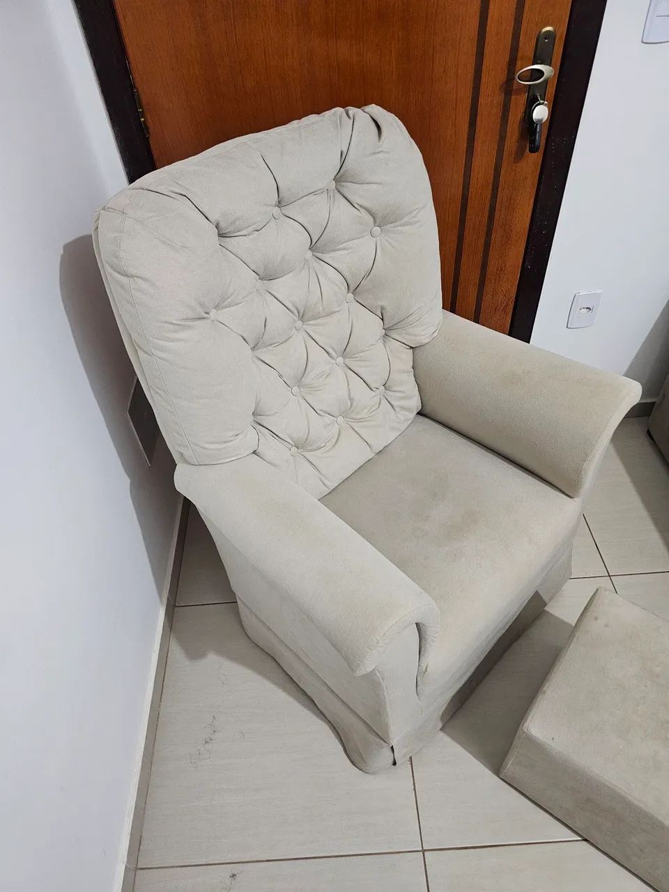 Cadeira Para Amamentação com apoio para os pés - Foto 4