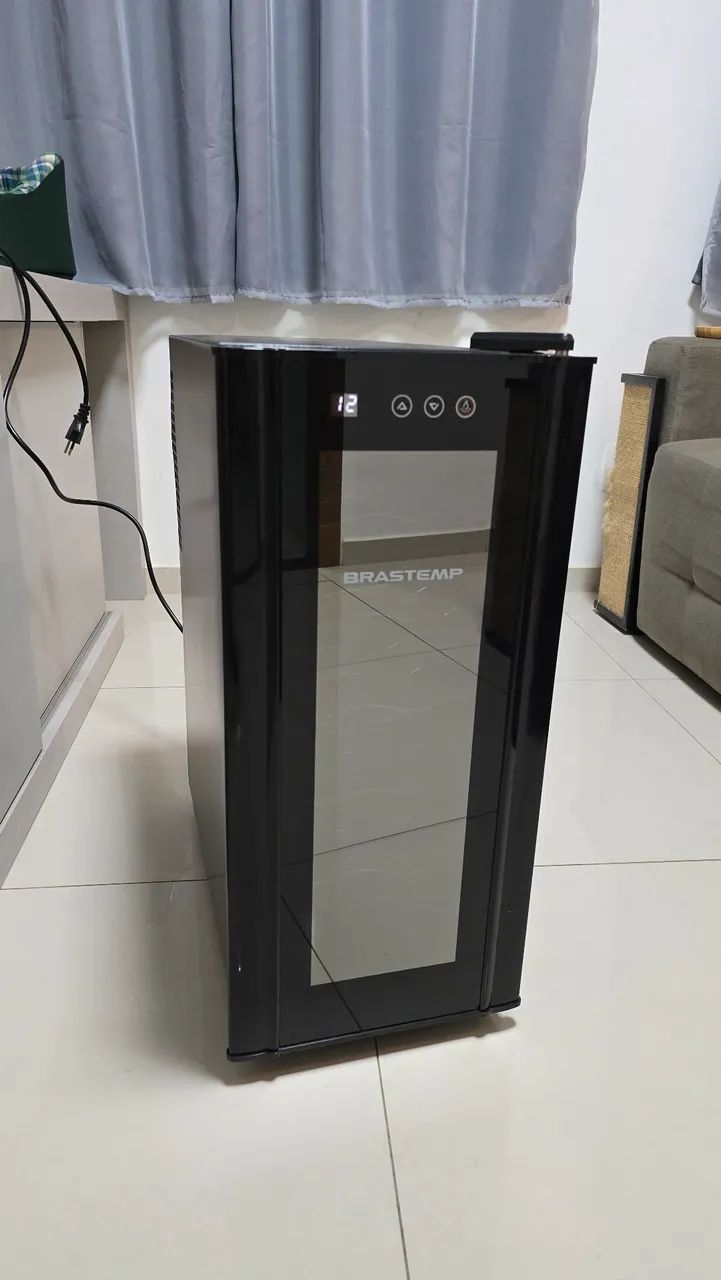Adega climatizada Brastemp 12 garrafas