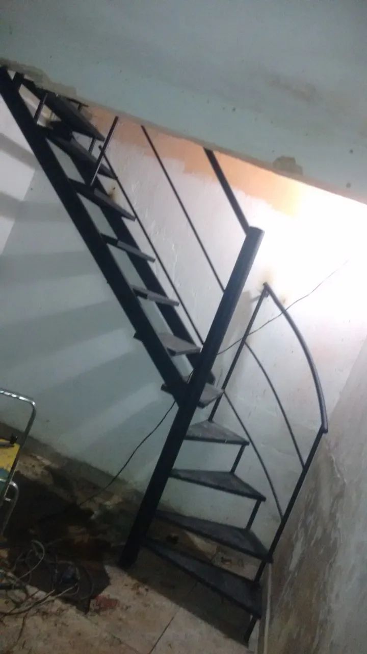 Escada caracol em ferro e galvanizado  - Foto 4