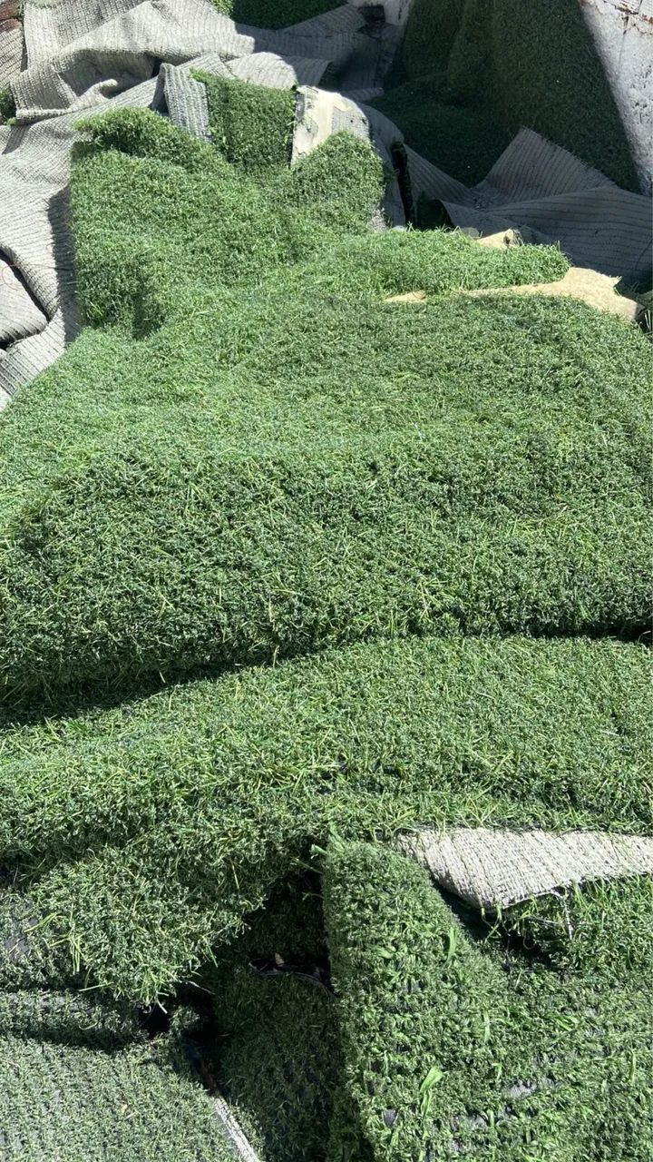 Grama Sintética Usada - Mais de 2.000 metros 