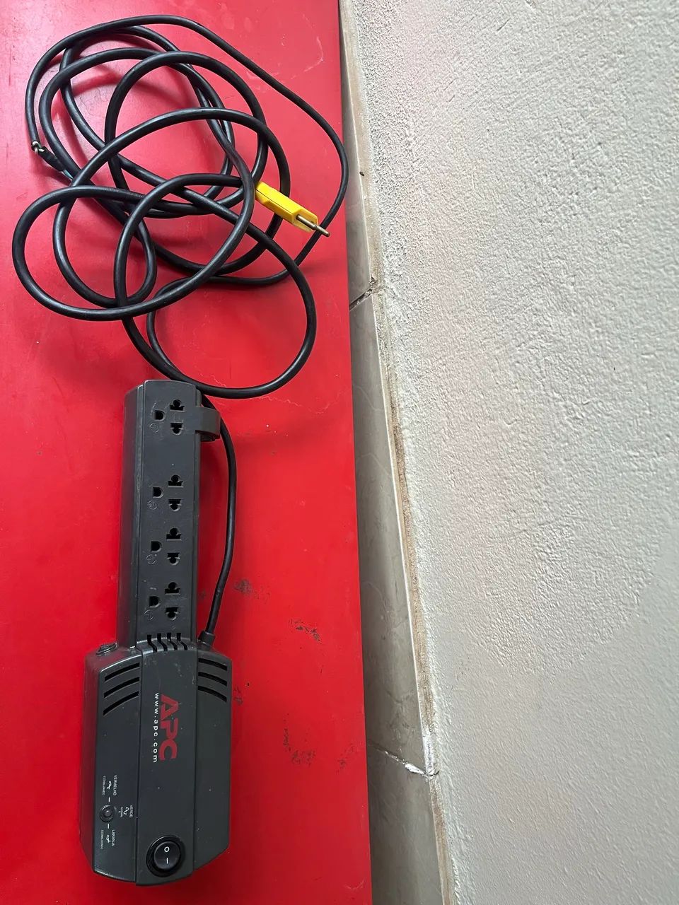 NoBreak APC com 3 Tomadas - Com Bateria   - Foto 2