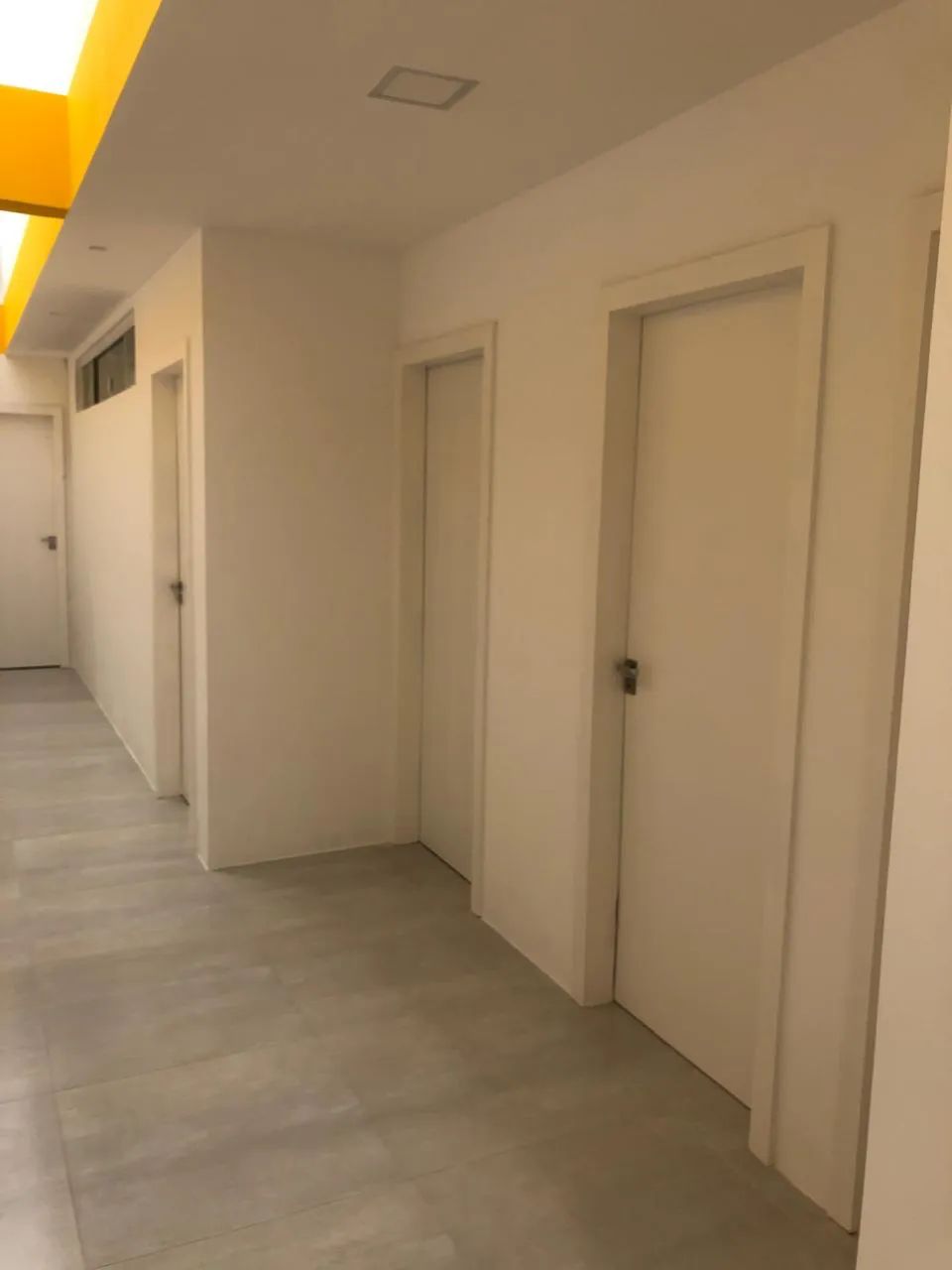 Alugo salas comerciais para escritório. 