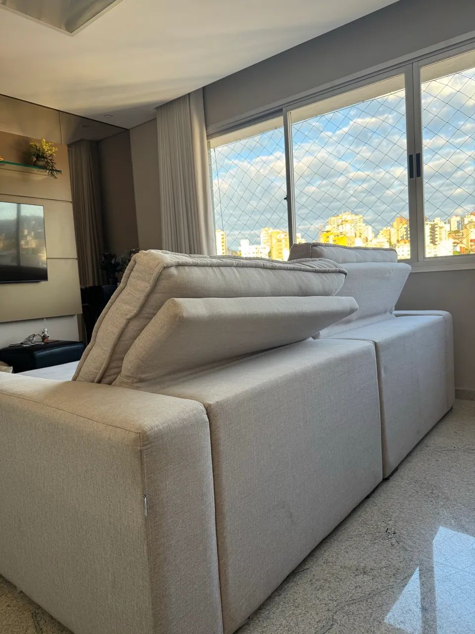 * Sofá e Mesa com 4 Cadeiras - Ótimo Estado de Conservação - Foto 3