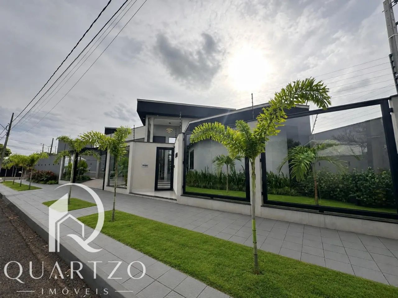 Casa nova com 3 suítes, piscina e 5 vagas no Jardim Paris III - Foto 2
