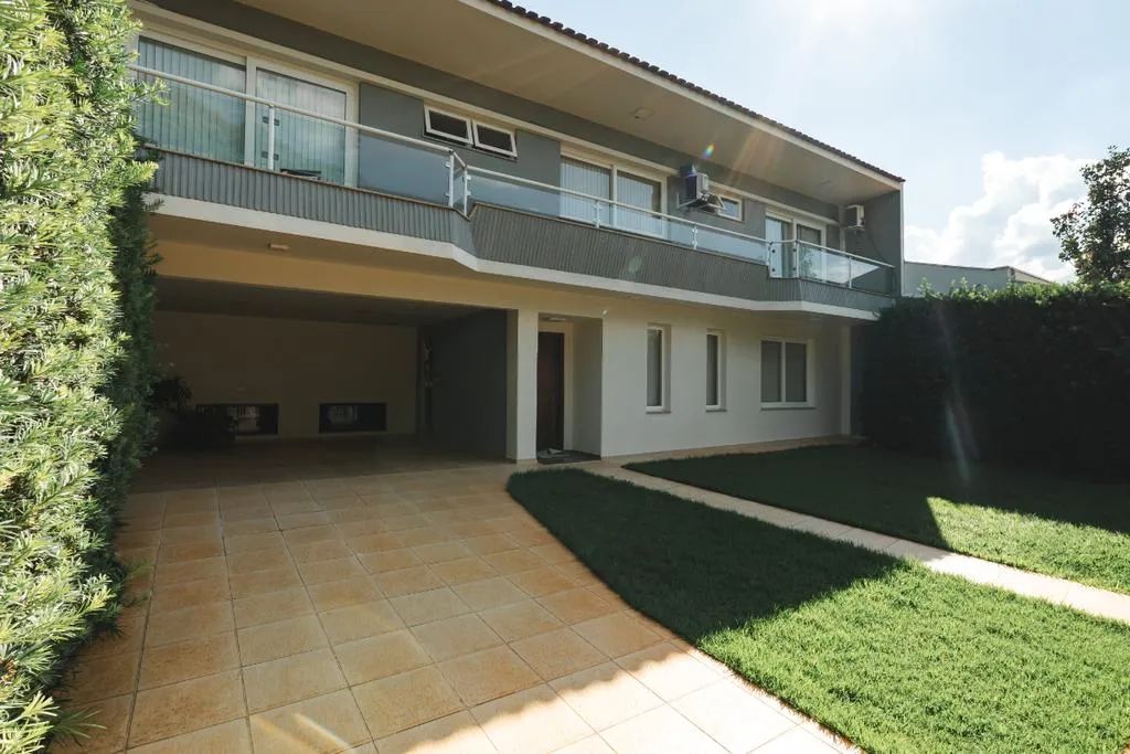Sobrado à venda na Zona 04