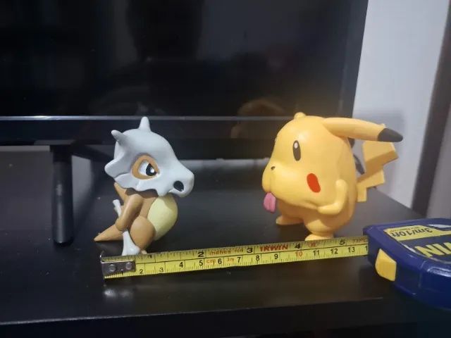 Figura Pokémon Cubone + Pikachu - Foto 4
