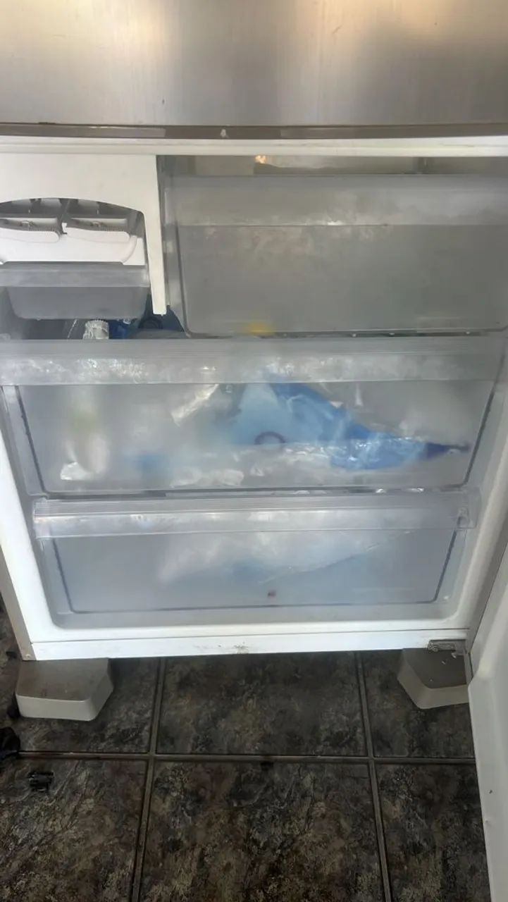 Geladeira com freezer invertido  - Foto 4