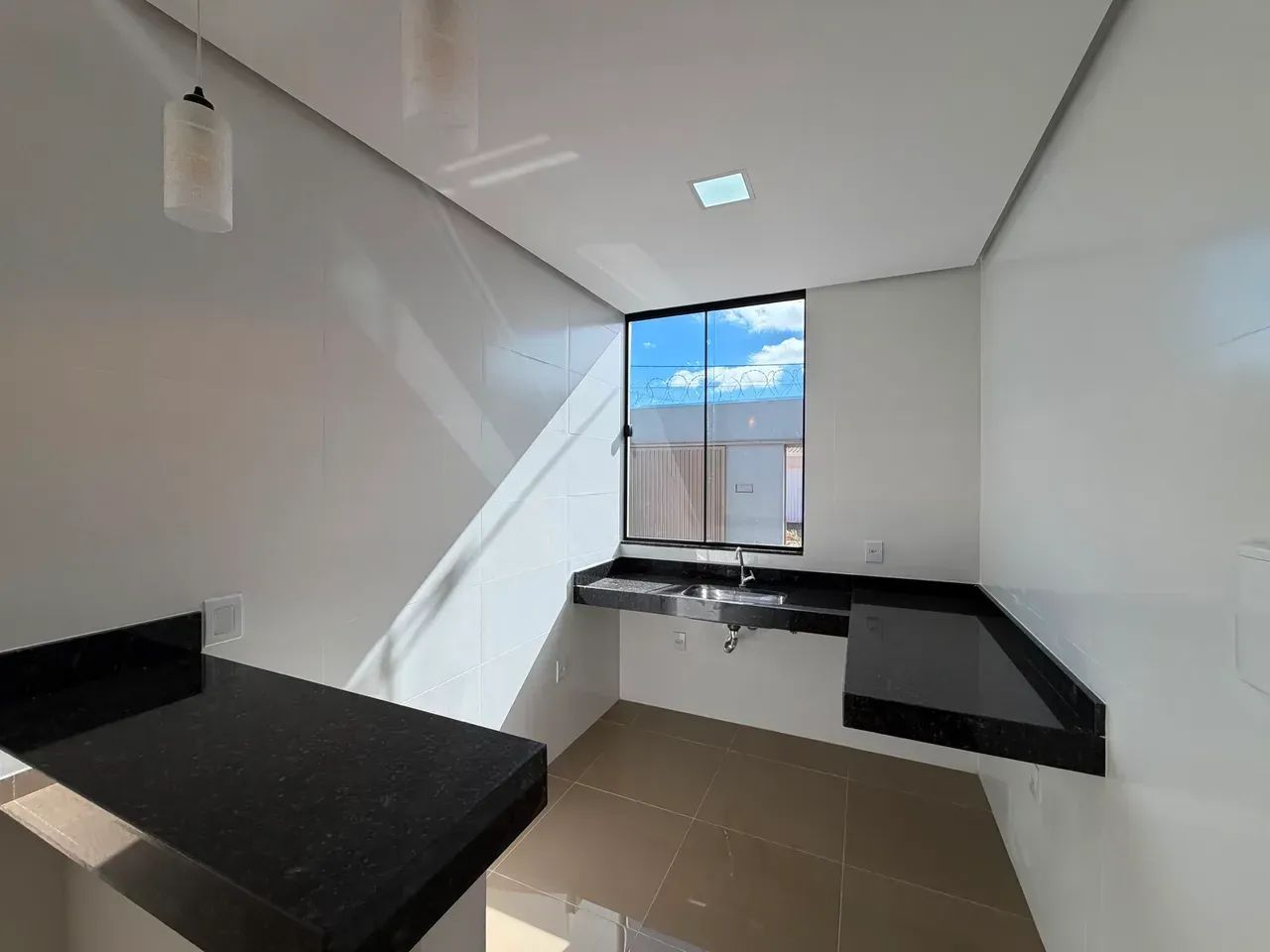 AFM - Casa de 3 quartos com Documento Grátis! - Foto 4