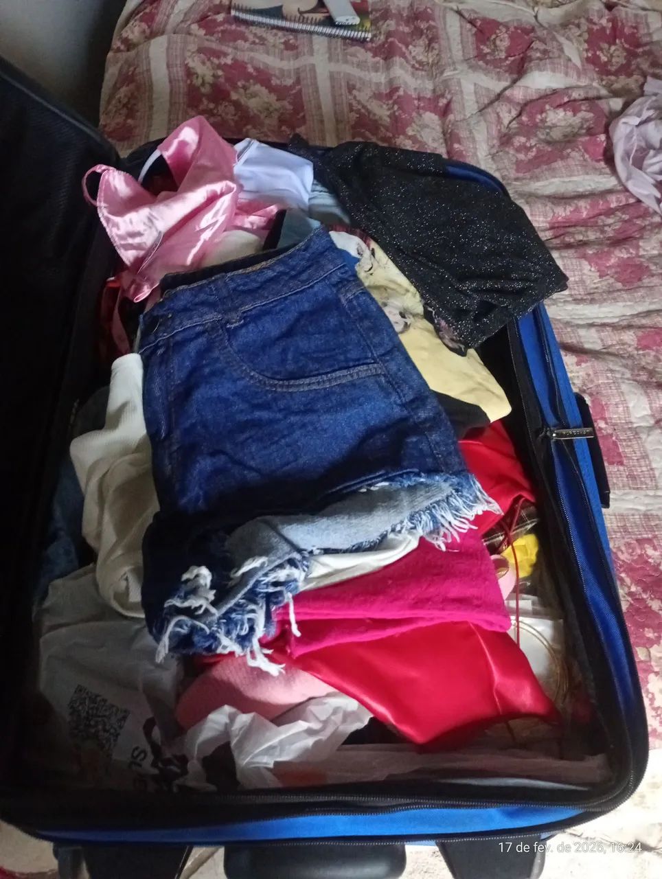 LOTE 50 ROUPAS FEMININAS  + MALA GRANDE 