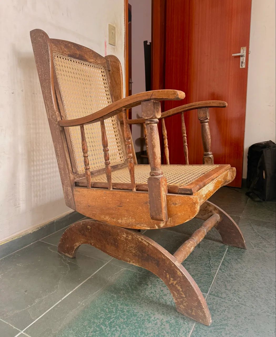 Cadeira de Balanço Antiguidade em Madeira com Molas Reforçadas - Foto 2