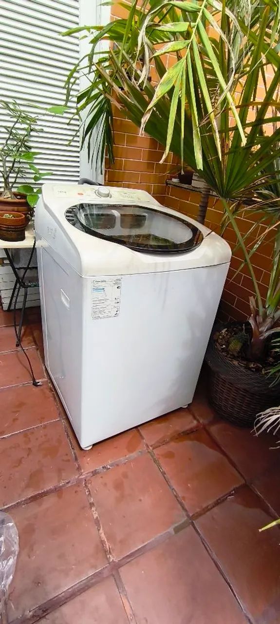 Máquina de lavar Brastemp 12kg com defeito. Vazando água por baixo - Foto 3