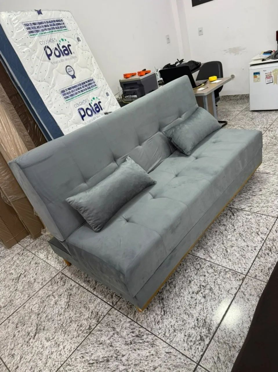 Sofá Cama Casal 1,80m Veludo Resistente e Confortável - Foto 4