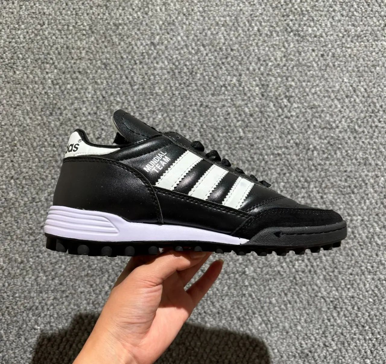 Tênis Adidas Mundial Team Preto - Conforto e Estilo - Calçados