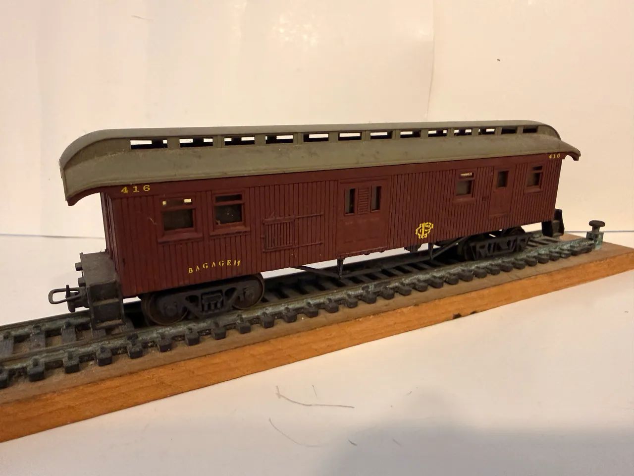 Ferro modelismo - Vagões (7un) e acessórios e Transformador - Foto 3