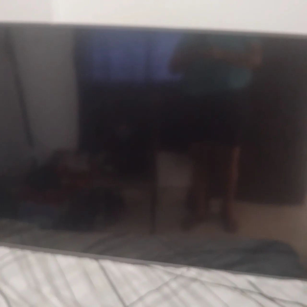 Tv 65 polegadas  com defeito,  liga e não aparece imagem  - Foto 2