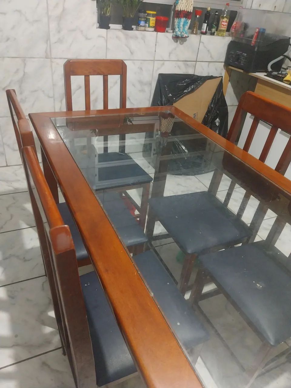 Mesa 6 cadeiras madeira e vidro - Foto 4