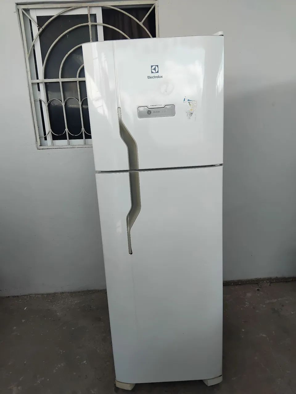 Geladeira Electrolux frost free 380L 
