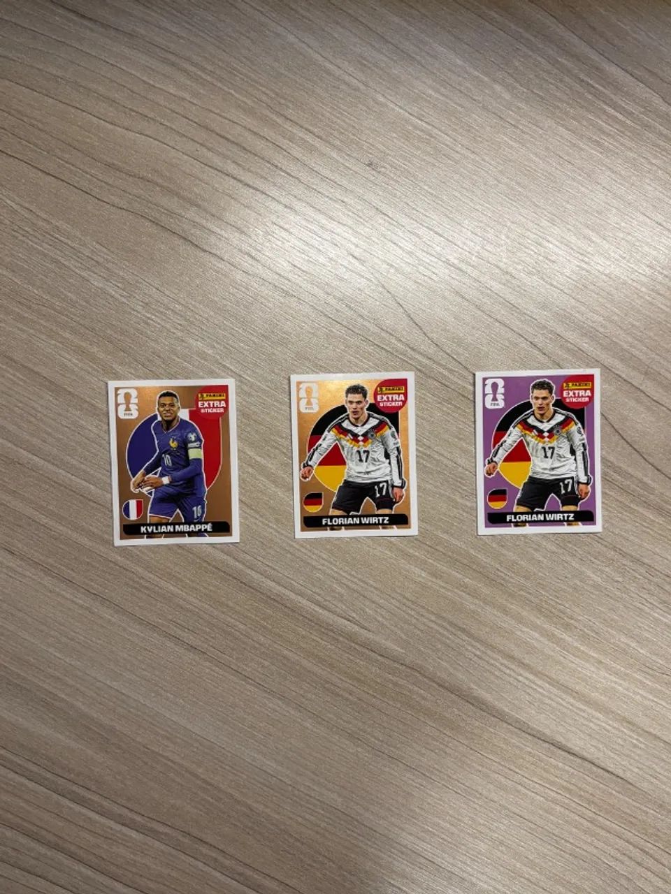 Kit com 3 figurinhas extras | mbappé bronze + 2 figurinhas bônus