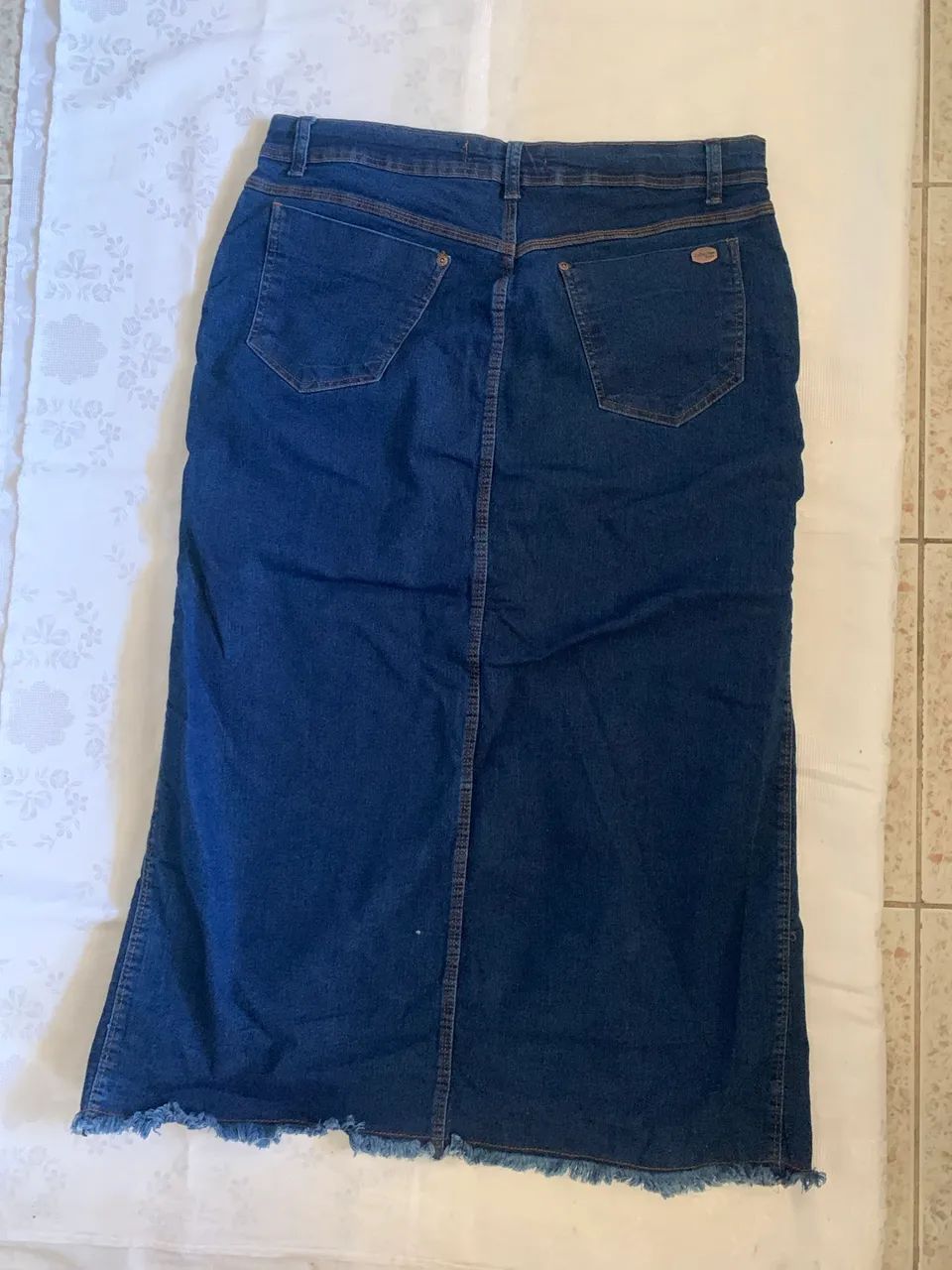 Saia Jeans Longa Feminina  - Barra Desfiada - Nova - Foto 3
