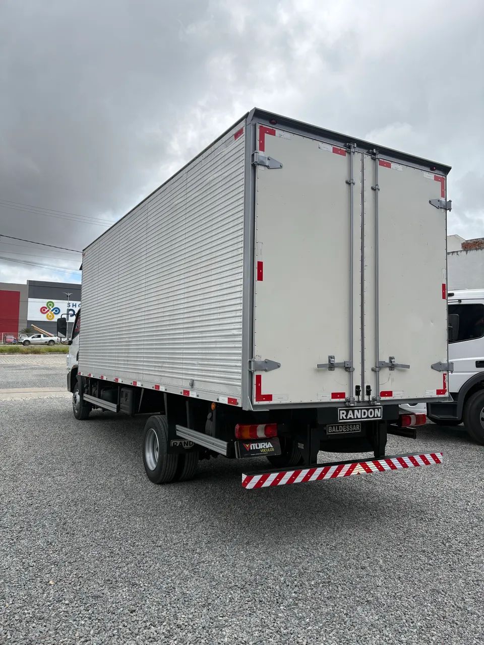 Accelo 815 baú 2022 - Foto 5