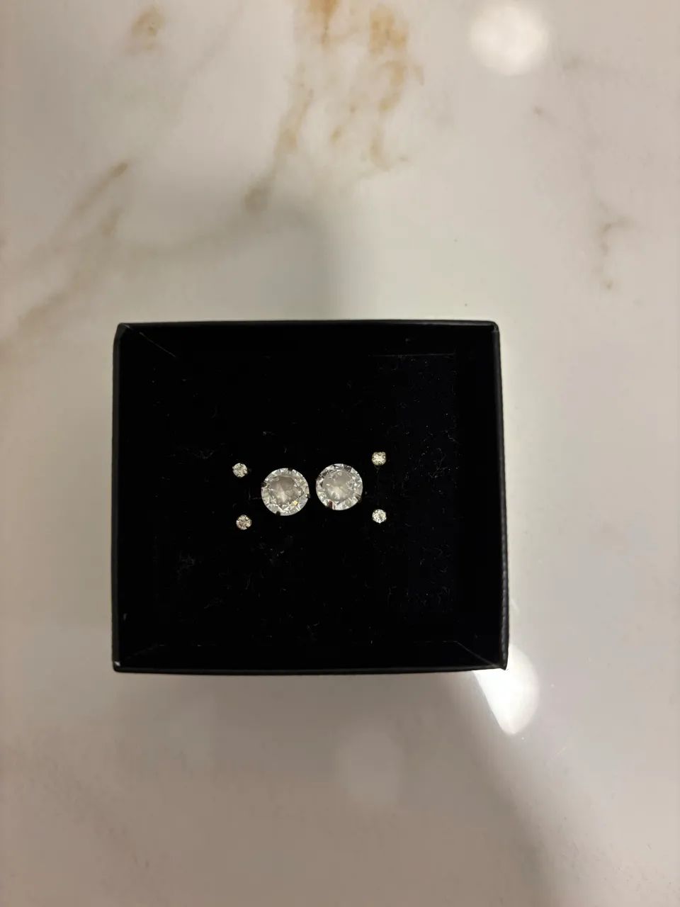 Vendo trio de brincos de prata e zirconia!