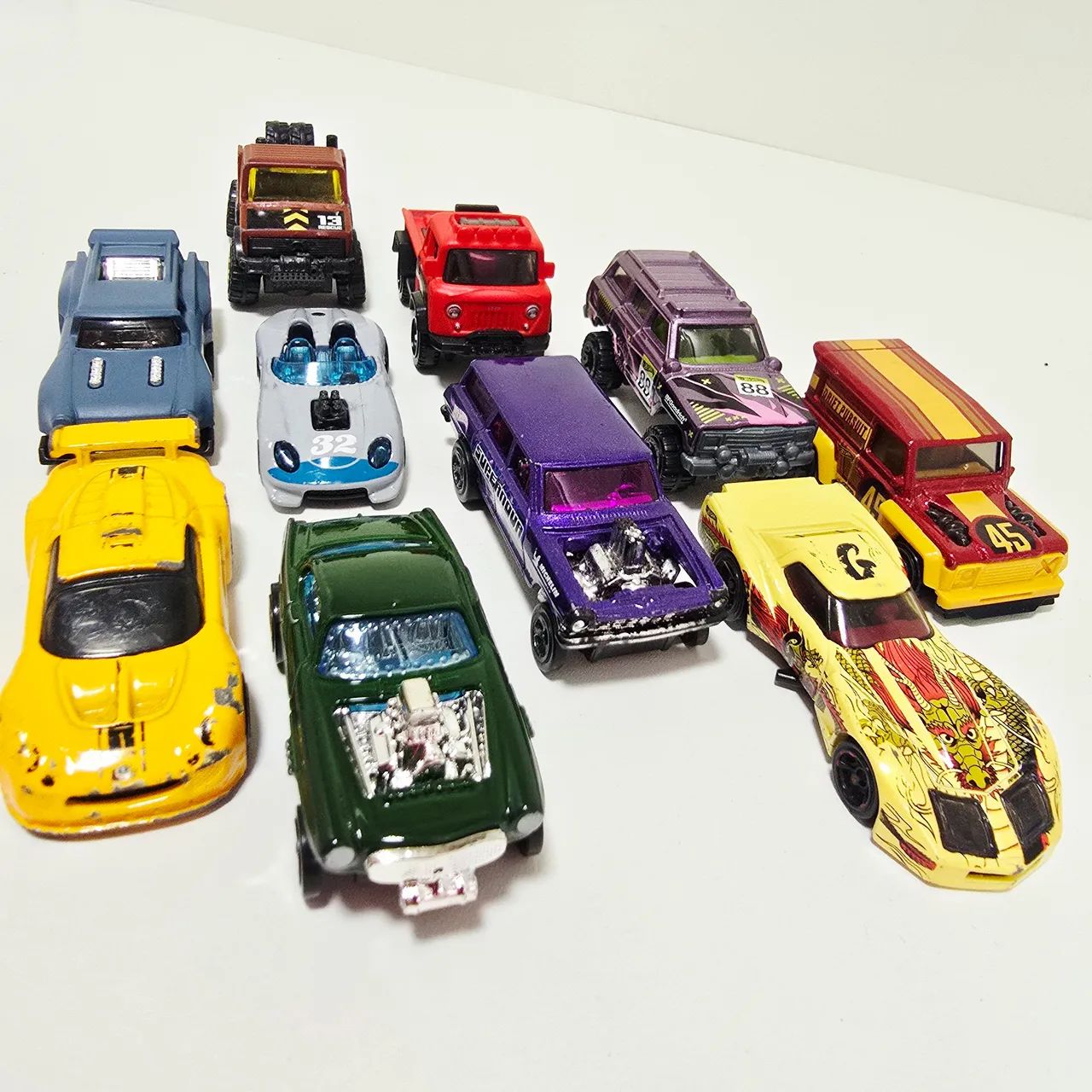 Carrinho Hotwheels lote com 10