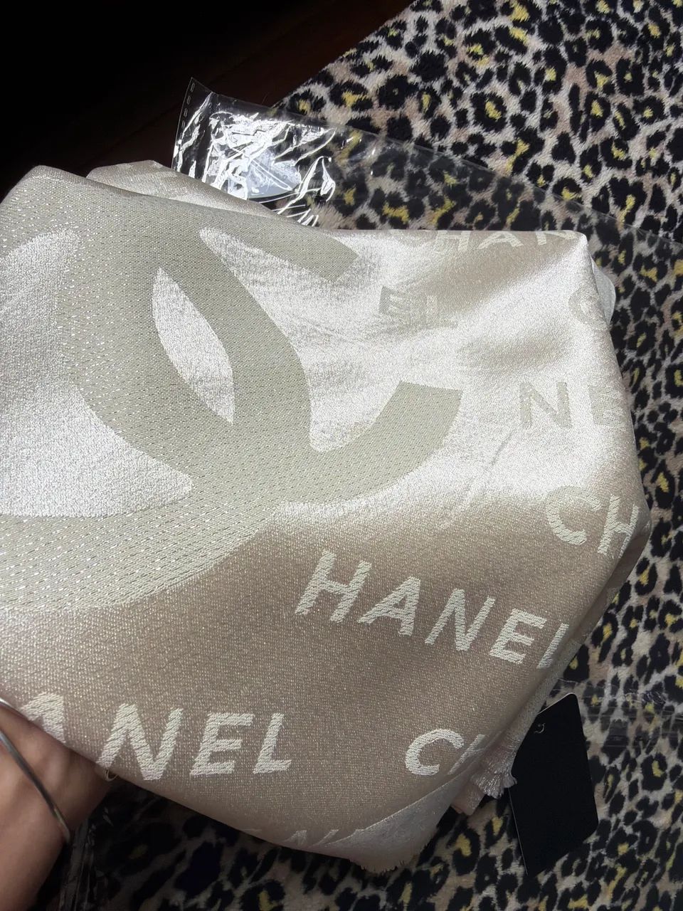 Echarpe Chanel bege claro  - Foto 3