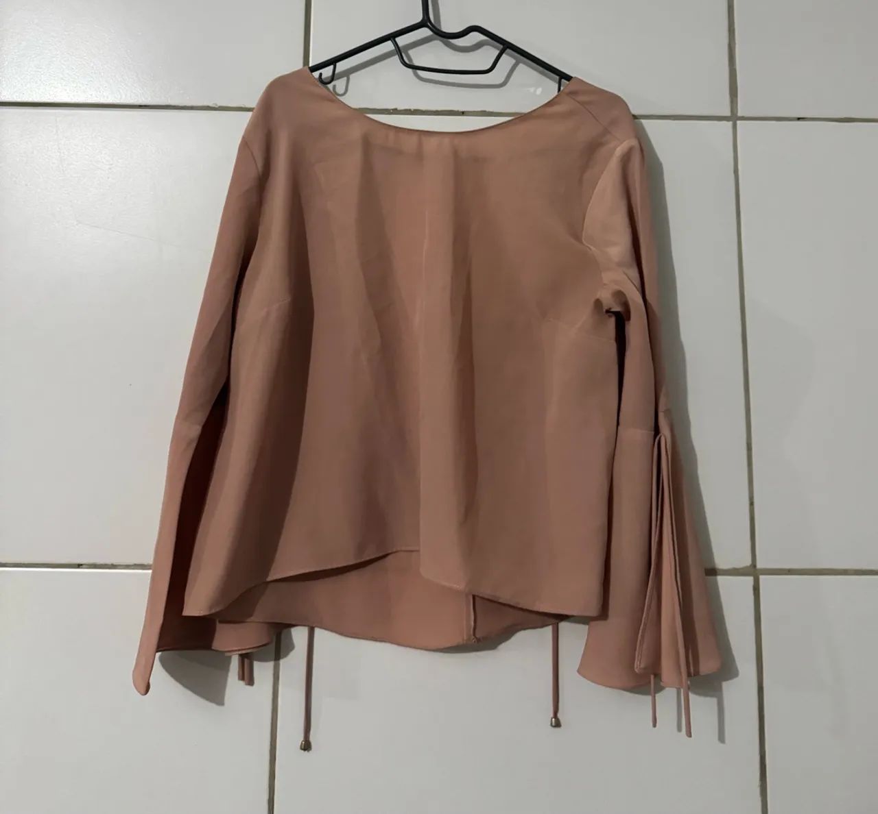 Vendo 6 blusas de mangas - Foto 2